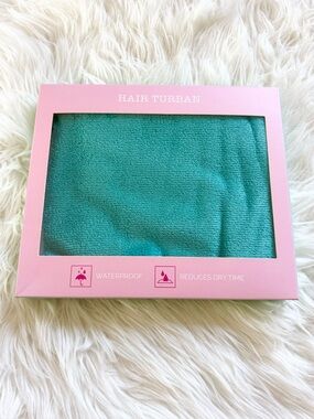 NIB REVIVE BEAUTY microfibre absorbent hair turban in turquoise 💞self care 💞